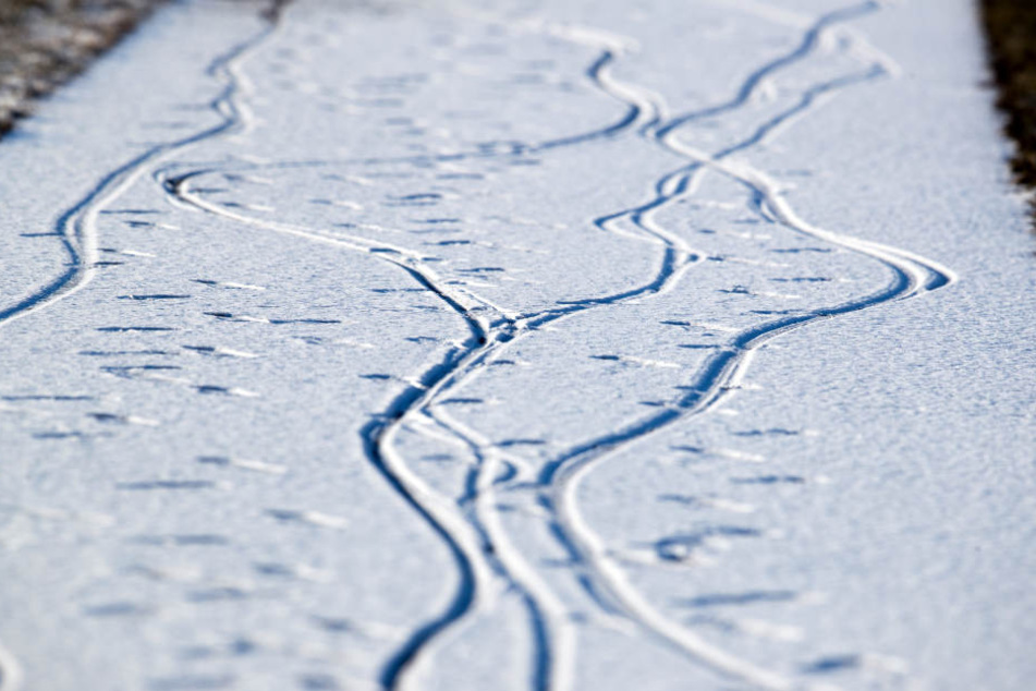 Durch den Schnee konnte die Polizei herausfinden, wer den Wagen gesteuert hatte. (Symbolbild)