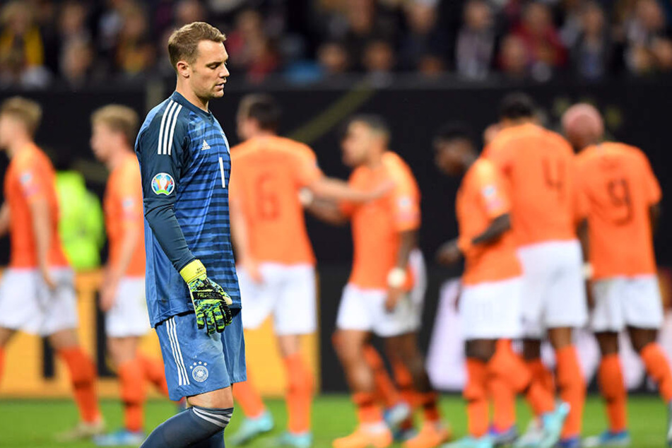 Wurde gegen die "Oranje" von seinen Vorderleuten und seiner jungen und relativ unerfahrenen Verteidigung im Stich gelassen und musste viermal hinter sich greifen: Manuel Neuer.