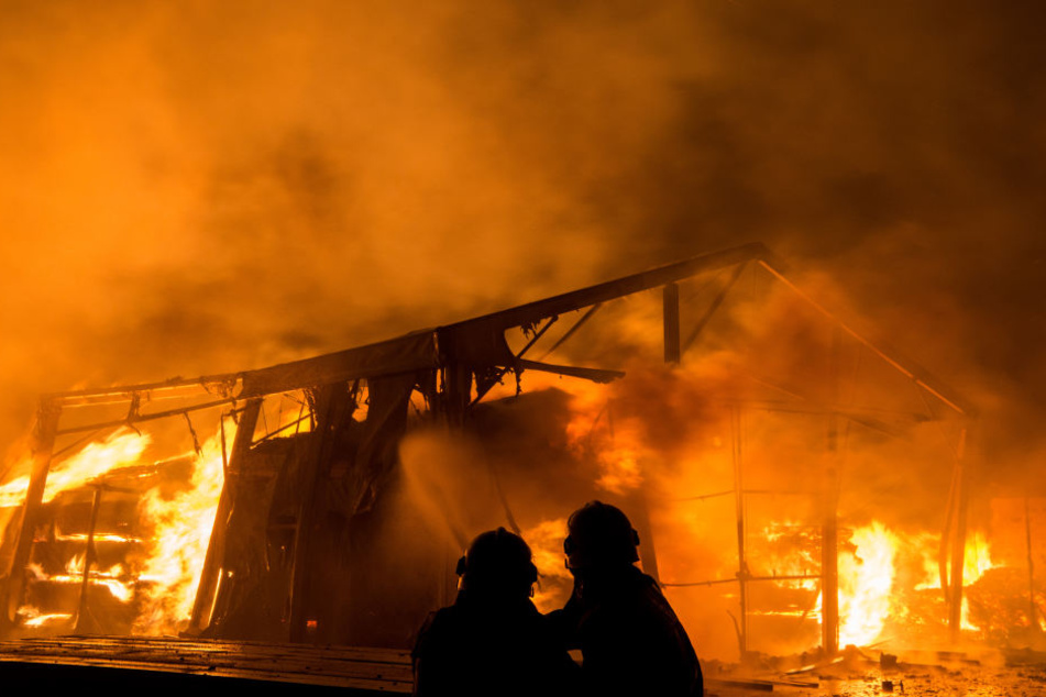85 Feuerwehrleute waren im Einsatz, um das Feuer zu löschen. (Symbolbild)