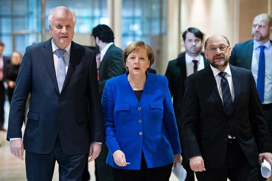 Horst Seehofer (li., CSU), Angela Merkel und Martin Schulz nach Abschluss der Sondierungsgespräche.