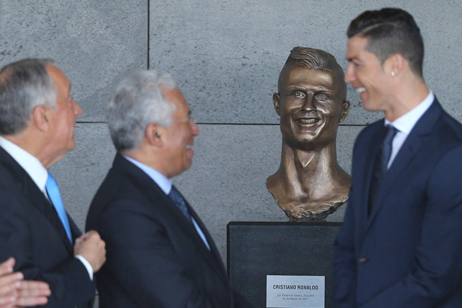 Auch Portugals Präsident Marcelo Rebelo de Sousa (l.) und Portugals Ministerpräsident Antonio Costa (M) gratulierten Ronaldo.