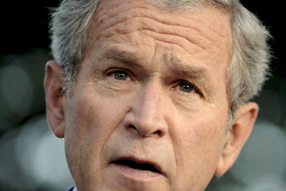Der Täter hatte eine Maske des ehemaligen US-Präsidenten George W. Bush getragen, als er sein Opfer überfiel. (Archivbild des Präsidenten)