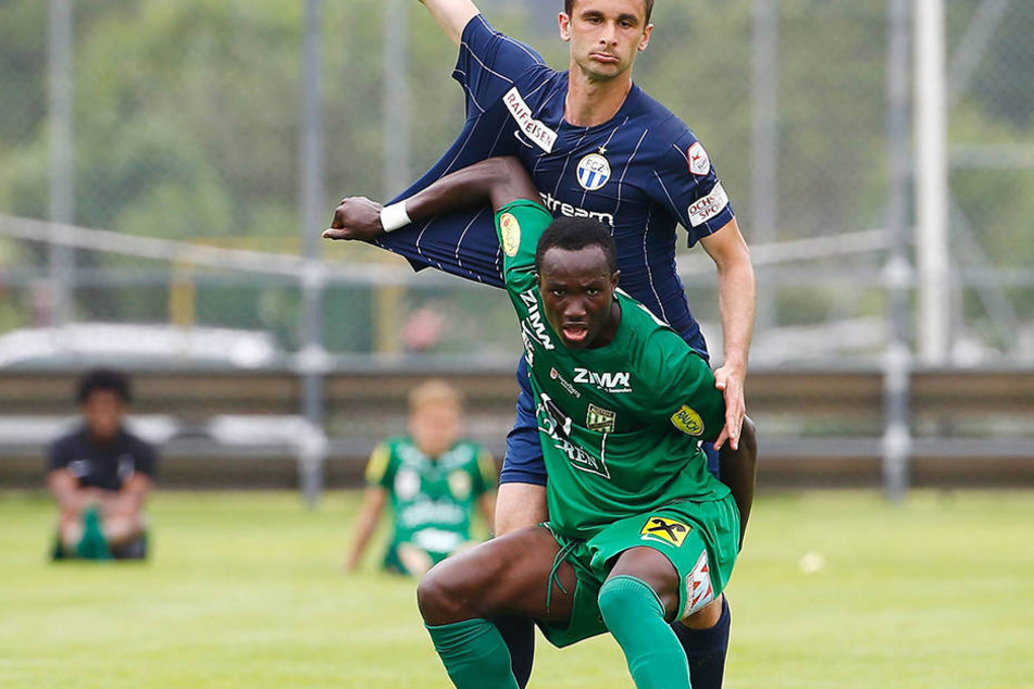 Lustenaus Raphael Dwamena (vorn)
soll angeblich auf den Wunschlisten deutscher Zweitligisten stehen.