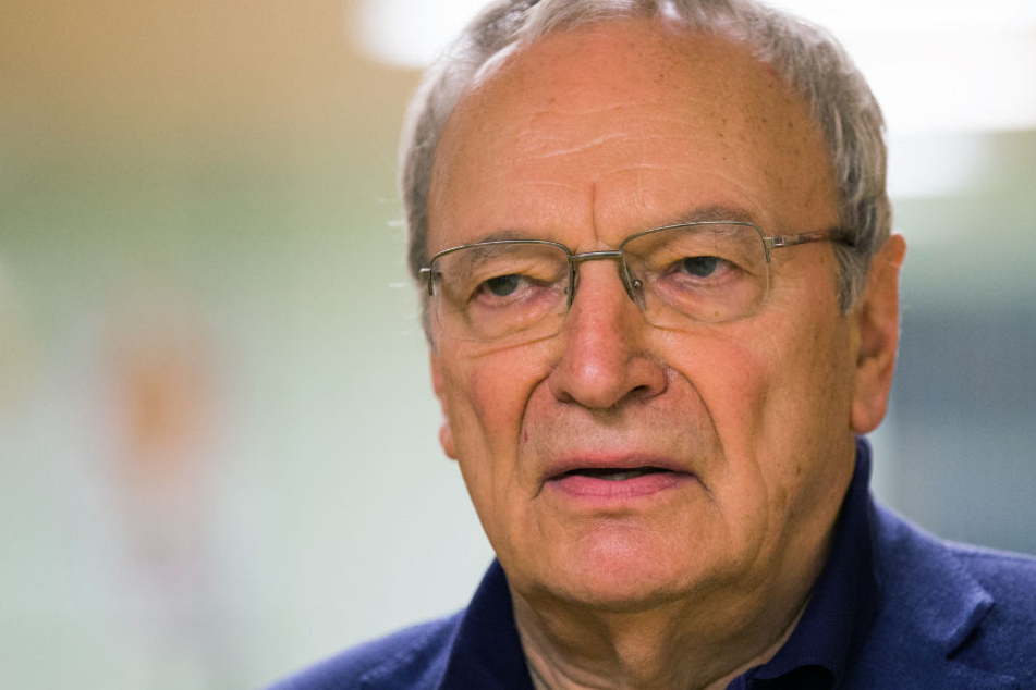 Der Autor Uwe Timm hat unter anderem das Kinderbuch "Rennschwein Rudi Rüssel" geschrieben. (Archivbild)