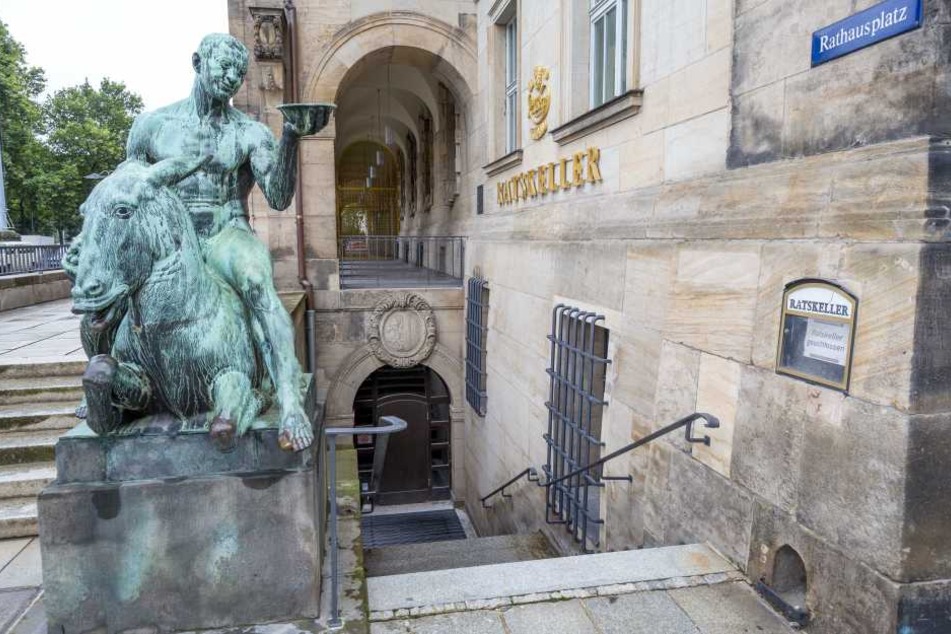 Der Eingang zum Ratskeller im Dresdner Rathaus könnte sich ab 2018 wieder
öffnen, wenn auch nicht als Restaurant.