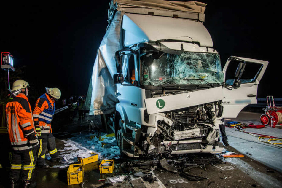 Der Fahrer dieses Lkw kam schwerverletzt ins Krankenhaus.