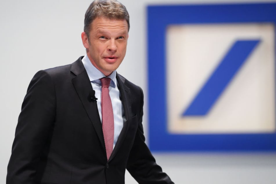 Christian Sewing (Archivbild), der Vorstandschef der Deutschen Bank, hat sich zu der Razzia geäußert.