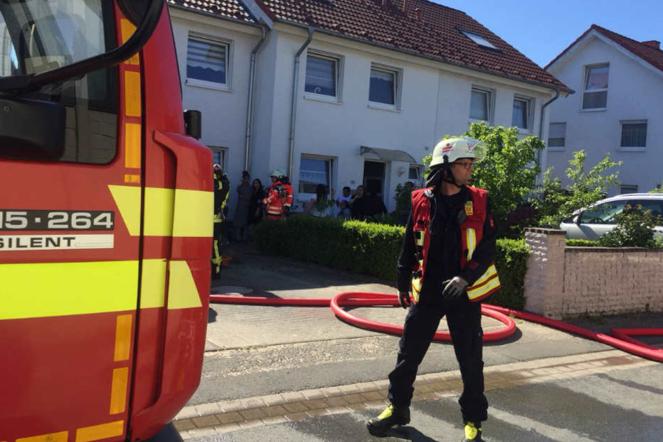 Der Dachstuhl eines Mehrfamilienhauses brannte.