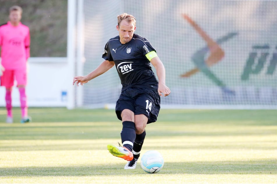 Alles ist gut! FSV-Kapitän Toni Wachsmuth (29) darf wieder gegen den Ball treten.