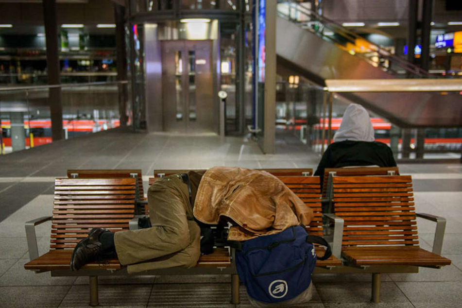 Viele Bahnreisende strandeten am Donnerstag im Berliner Hauptbahnhof.