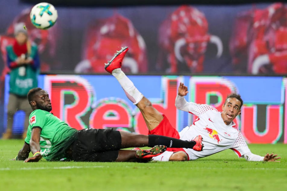 Zweikampf Salif Sané (li.) gegen Poulsen. RB Leipzig fand besonders im ersten Durchgang kaum ein Durchkommen gegen die kompakte gegnerische Abwehr.