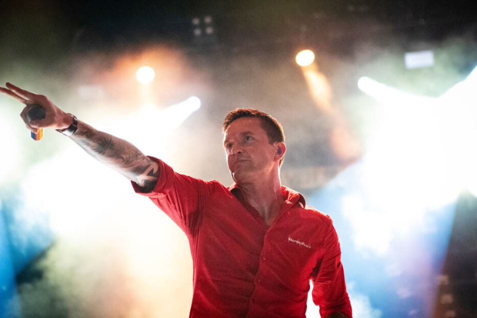 Sänger Marcus Bischoff 2018 auf der Bühne.