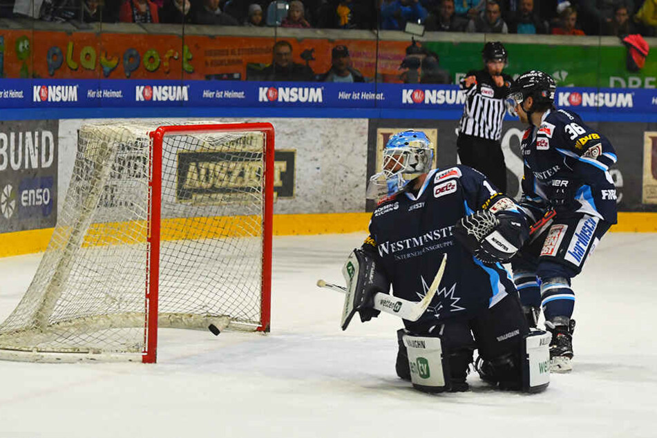 Die Dresdner Eislöwen kassieren weiterhin zu viele Gegentore.