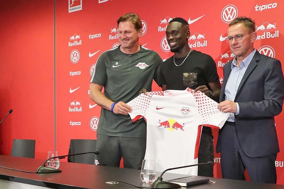Mit dem Wechsel von Jean-Kevin Augustin (Mitte) haben die Roten Bullen ihre Transferaktivitäten offiziell abgeschlossen.
