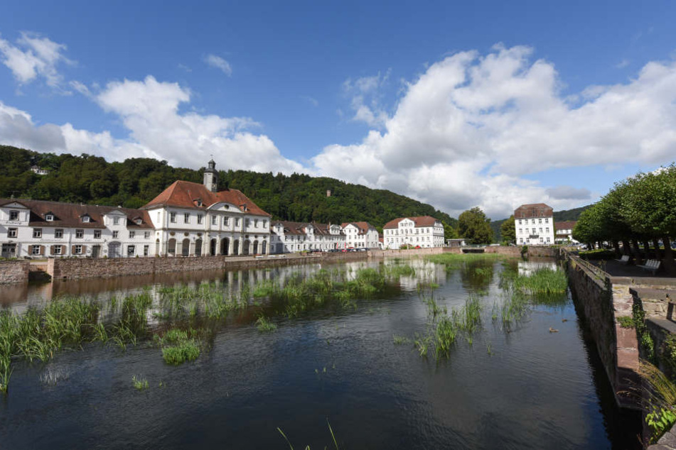 Blick über den historischen Hafen von Bad Karlshafen. Seit fast 90 Jahren gibt es hier keine schiffbare Verbindung mehr.