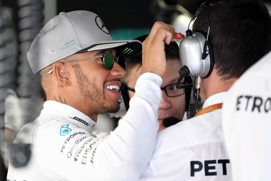 Lewis Hamilton (31) freut sich nach dem Qualifying über die Pole-Position im Rennen am Sonntag.