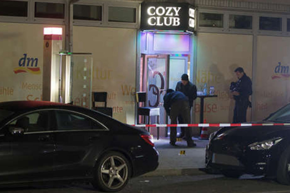 Vor der Discothek Cozy Club kam ein 37-Jähriger bei einer Schießerei ums Leben.