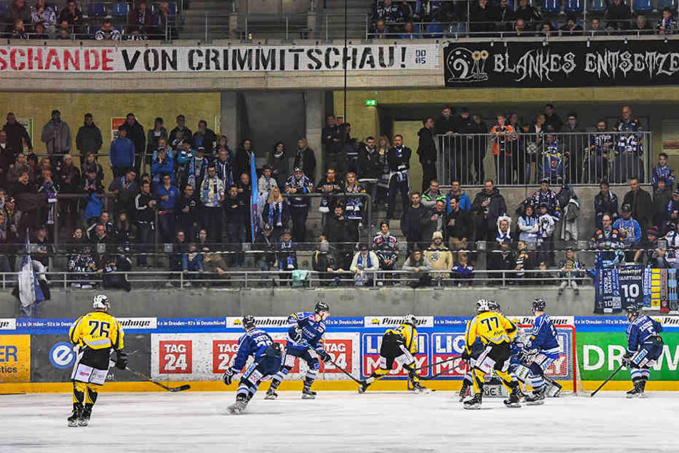 Über der Nordkurve prangte das Banner "Schande von Crimmitschau". Die Eislöwen hätten Bayreuth zweistellig abschießen müssen, verloren am Ende jedoch in der Verlängerung.
