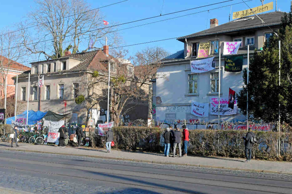 Auf dem besetzten Putzi-Gelände ist viel Betrieb.