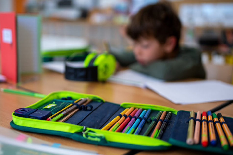 Lehrer an Grundschulen sollen künftig mehr arbeiten. (Symbolbild)