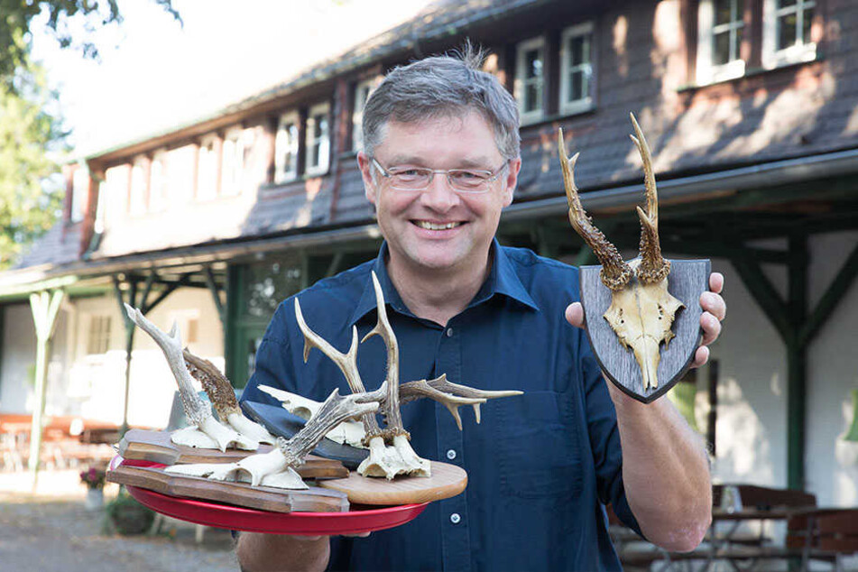 Freut sich über die ersten Geweihe für seine neue Hofewiese: Holger Zastrow
(47).
