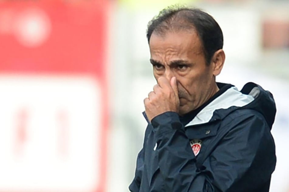 Für Trainer Jos Luhukay wird die Luft beim FC St. Pauli allmählich dünner.