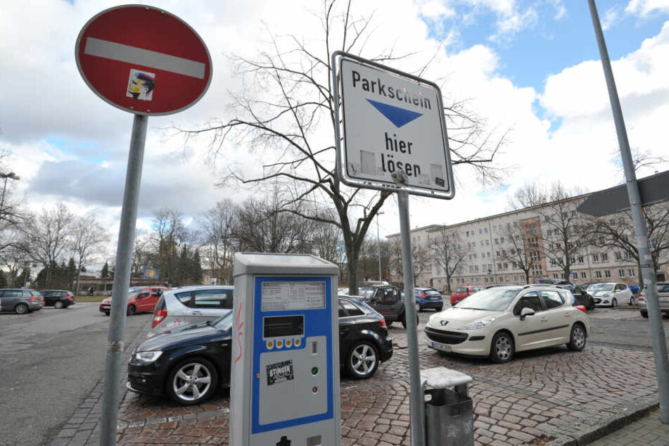 Parkgebühren bald überall: Für 4800 bislang kostenlose Plätze rund um die City
will die Stadt ab 2019 Geld kassieren.
