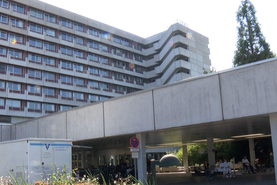 Gegen das Klinikpersonal wird wegen fahrlässiger Tötung ermittelt.