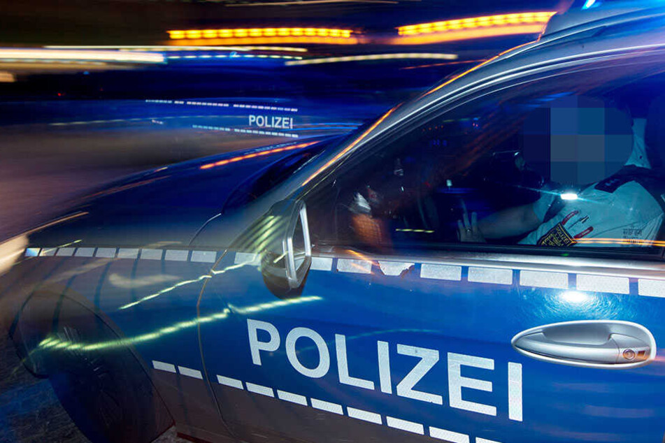 Die Dresdner Polizei raste in der Nacht hinter einem weißen Chevrolet Camaro her.