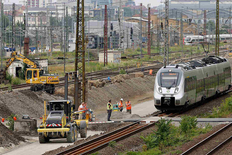 Die S3 verkehrt zwischen Geithain über Leipzig nach Halle (Saale) trotz der Vollsperrung am Hallenser Hauptbahnhof.