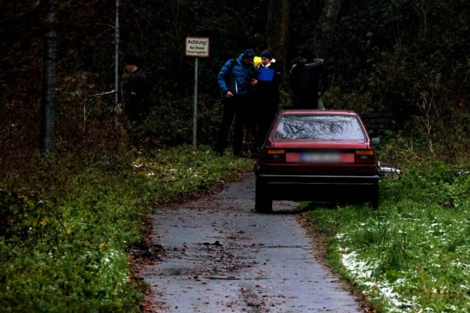 Der Fußgänger lag fast sechs Stunden auf dem Grünstreifen neben dem Weg (Symbolfoto).