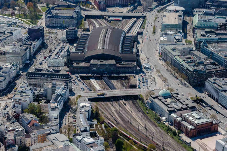 Der Hamburger Hauptbahnhof wird 2030 vermutlich an drei Seiten erweitert sein.