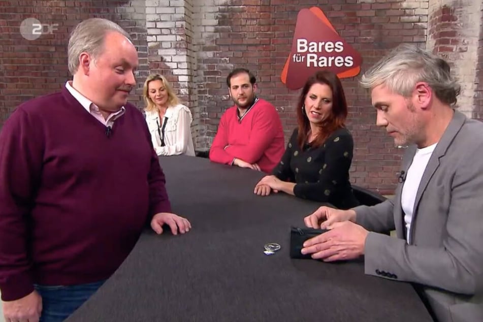 Stefan Dunkmann (li.) rechnet nach der Expertise mit über 1500 Euro. Am Ende bekommt er von Christian Vechtel (re.) gerade mal 800 Euro.