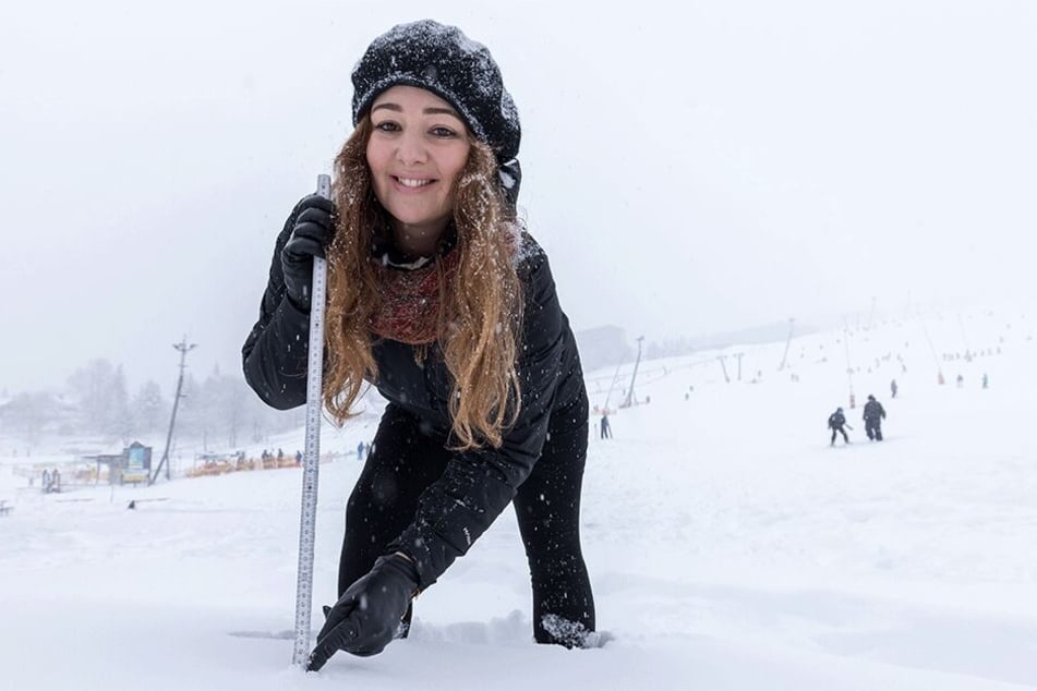 40 Zentimeter Neuschnee an einem Tag: Ungewohnt für TAG24-Reporterin Carolina Neubert (28).