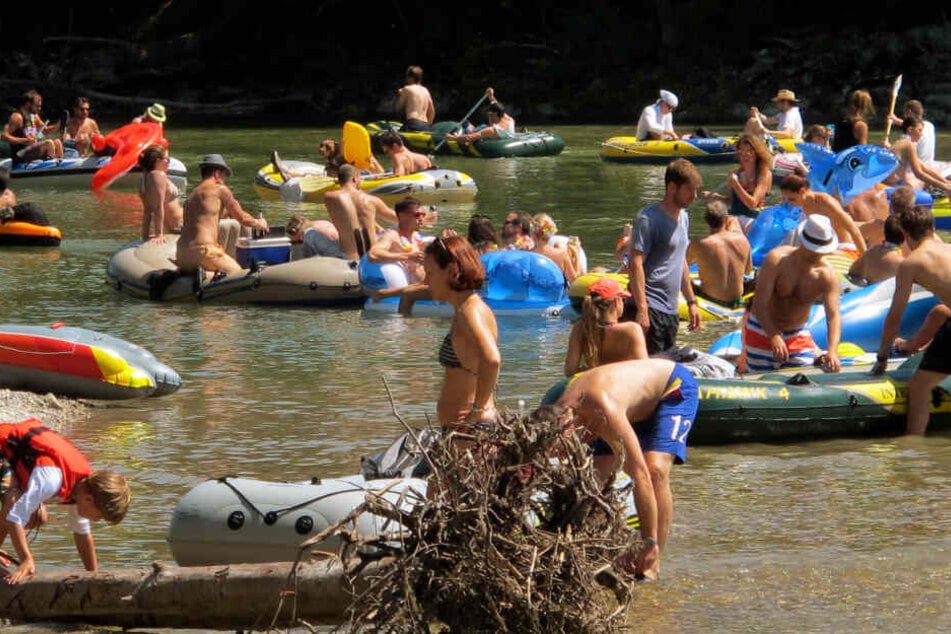 Schlauchbootstouren auf der Isar sind sehr beliebt.