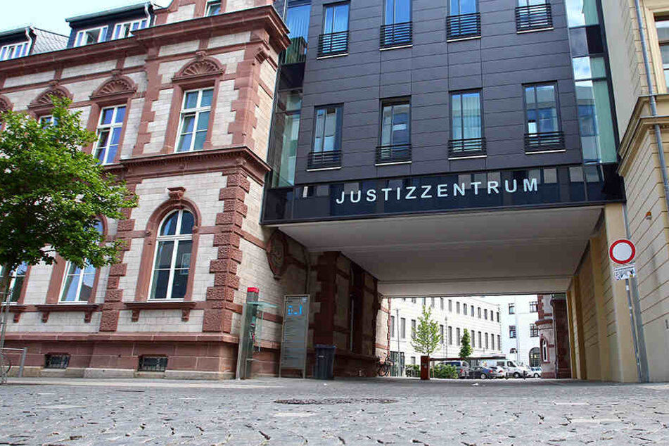 Am Donnerstag steht ein junger Mann wegen Totschlags vor Gericht.