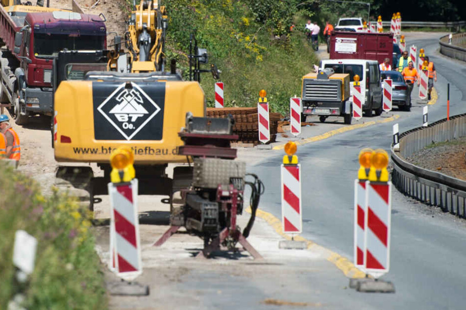 Die Unternehmensverbände fordern unter Anderem Investitionen in den Straßenbau (Symbolbild).