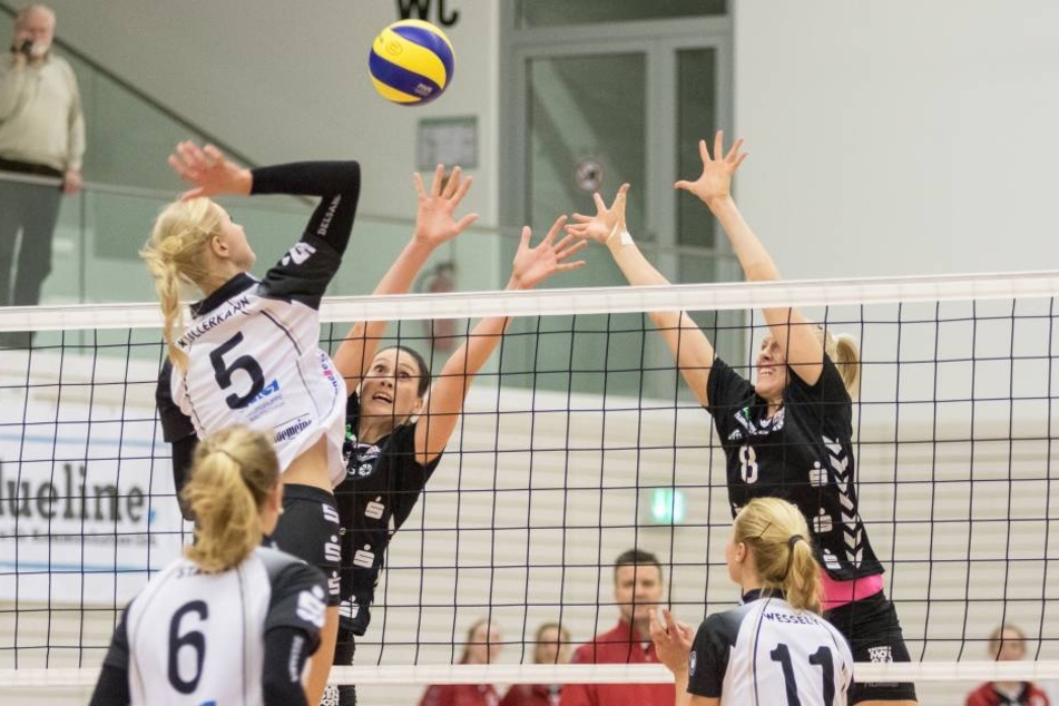 Liz McMahon (hinterm Netz links) und Barbara Purchartová feierten einen 3:1-Sieg in Erfurt.