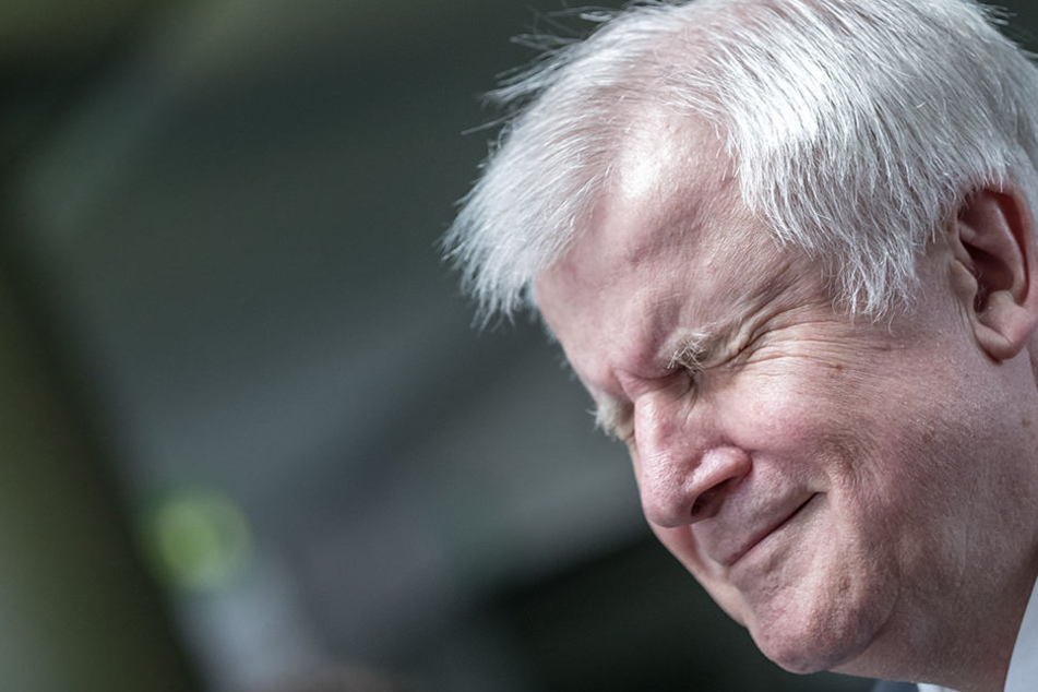 Bundesinnenminister Horst Seehofer (CSU) nannte in Berlin Bedingungen für eine mögliche Aufnahme.