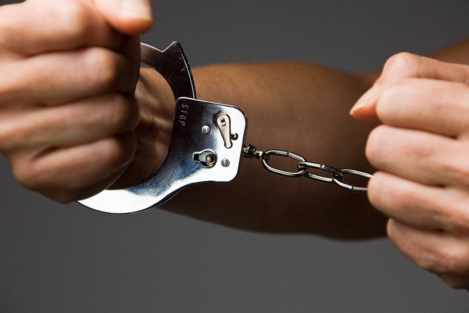 Ein 22-Jähriger Asylbewerber vergewaltigte eine 14-Jährige. Er wurde festgenommen (Symbolbild).