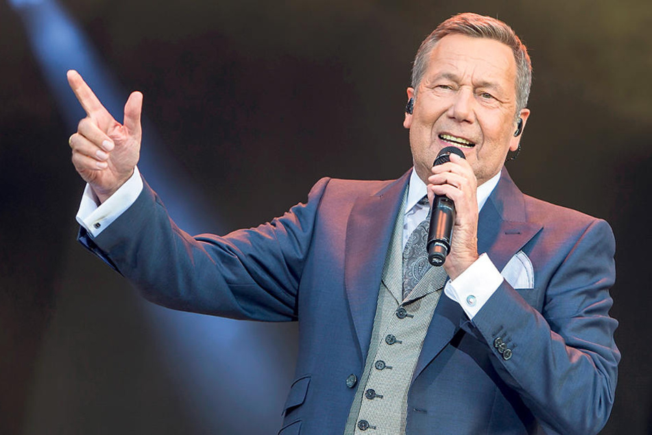 Schlager-Ikone Roland Kaiser (64).
Er fragt längst nicht mehr nach dem „Warum“ seines Erfolgs in Dresden - er
genießt ihn einfach.