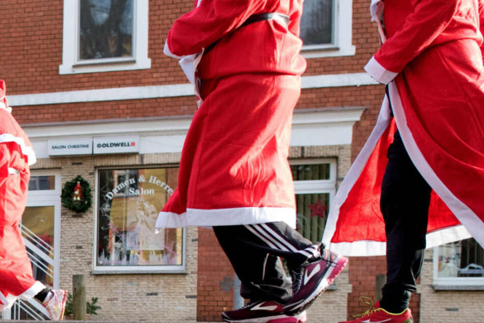 Der junge Mann war als Nikolaus verkleidet. (Symbolbild)