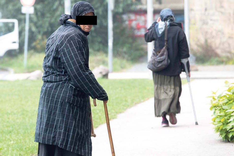 Diese alte Frau wurde von Hintermännern der Bettelmafia in die Innenstadt geschickt.