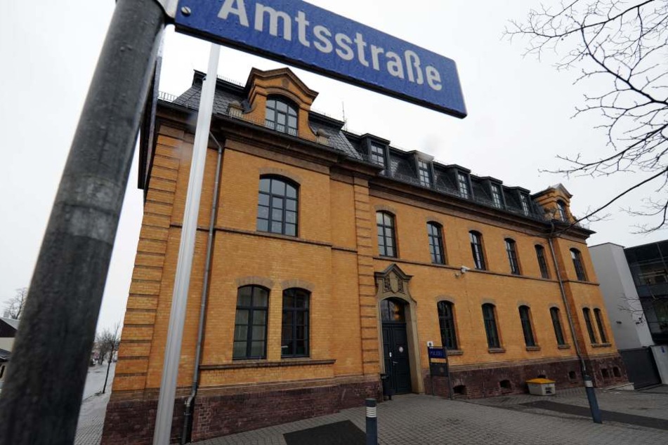 Ausgerechnet in der Amtsstraße, Adresse der städtischen Polizeiinspektion, verursachte die Fahrerin mehrere Unfälle.