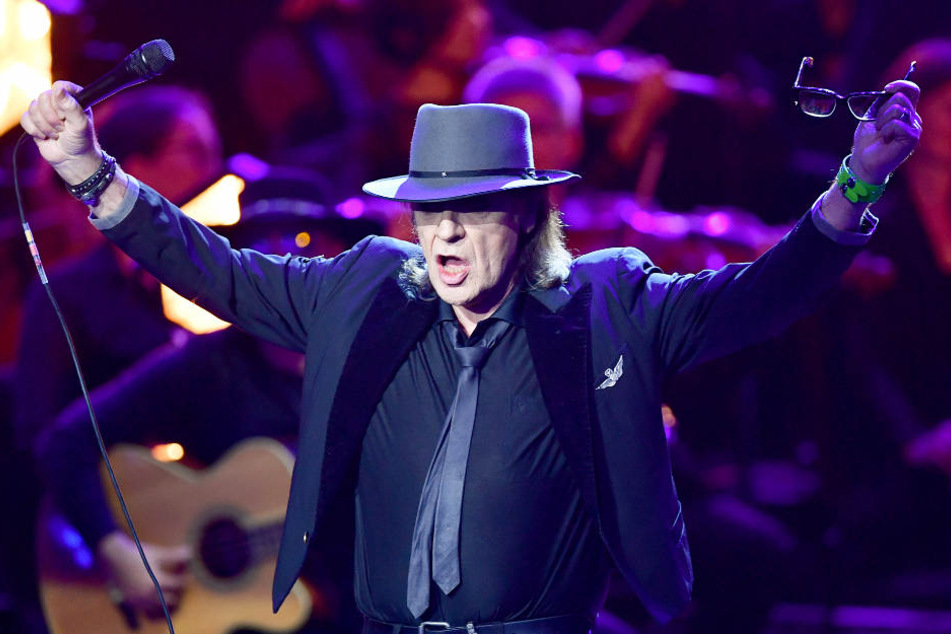 Udo Lindenberg wie man ihn kennt. Die Bühne ist sein Element.