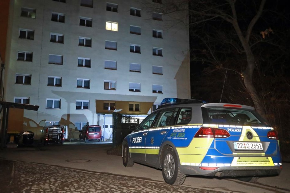 In der Nacht zu Donnerstag erstach der Gorbitzer die Enkelin (†37) einer Bewohnerin mit einem Messer.
