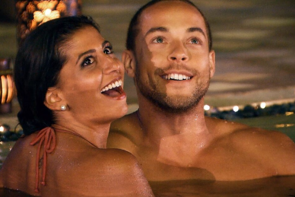 Bachelor Andrej Mangold beim Badedate mit Eva aus Düsseldorf.