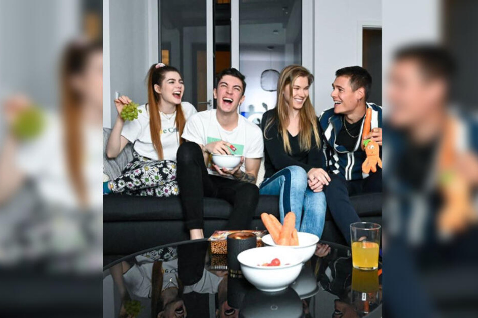 Gemeinsam mit Klaudia mit K, Fotograf Felipe und Male-Model Mario Adrion schaute sich die Leipzigerin "ihre" letzte Folge an.
