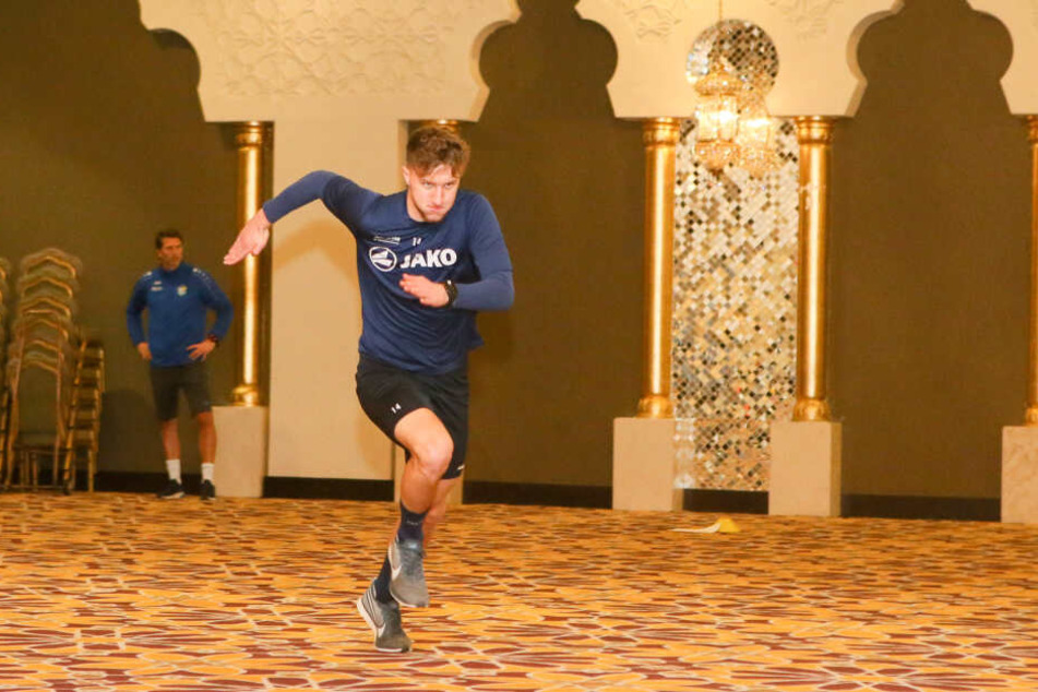 Training mal anders: Tim Campulka sprintet durch den Tanzsaal Marrakesch.