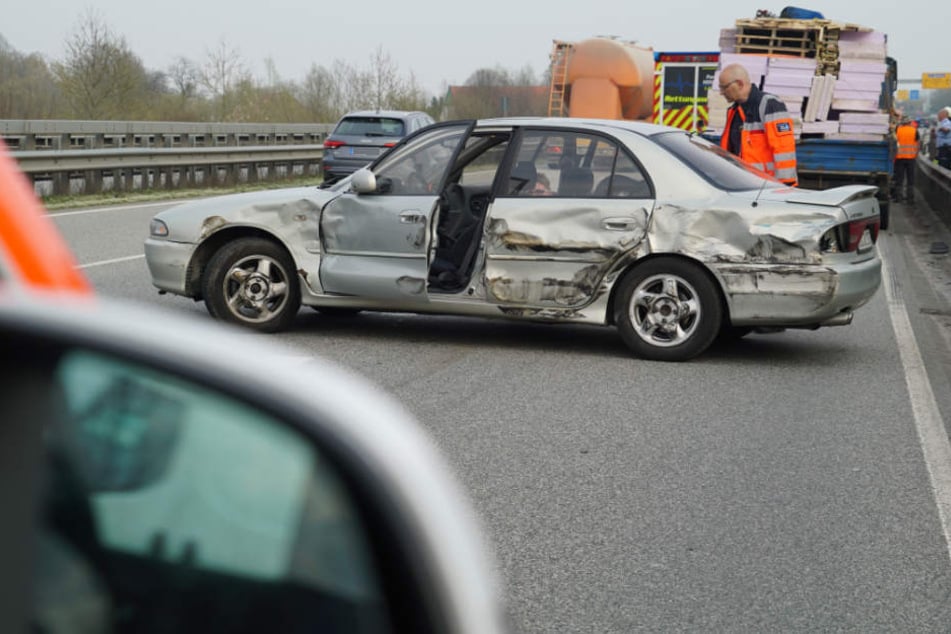 Mit einem Totalschaden blieb der Wagen liegen.